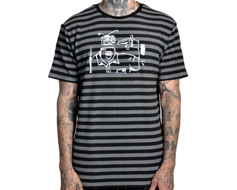 does karmaloop sell fake clothes